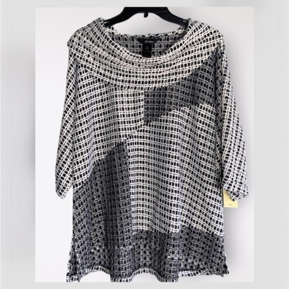 Ali Miles Black and White Grid-Print Knit Blouse